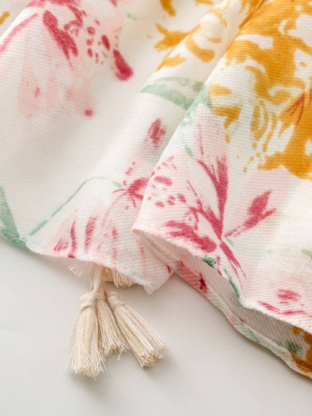 Scarvii - Elegant Scarf with Floral Leaf Print