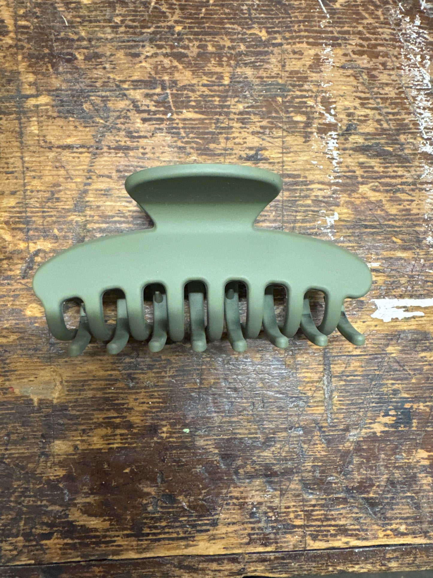 Green claw clip