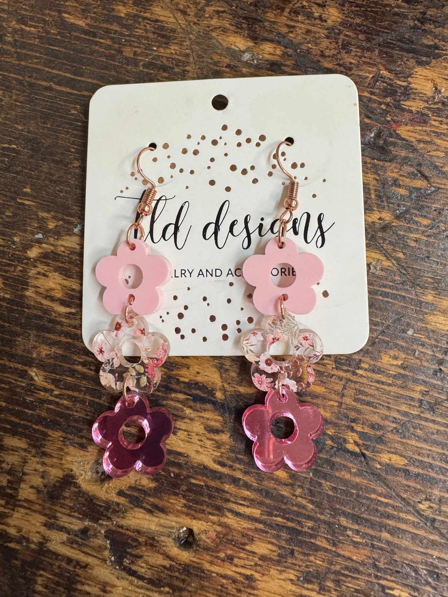 Neutral flower earrings