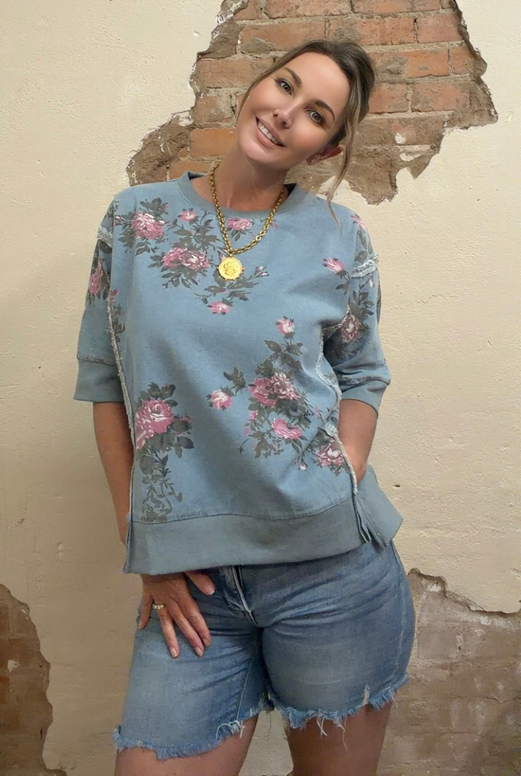 FLOWER PRINTED DENIM OPENSEAM DETAIL TOP