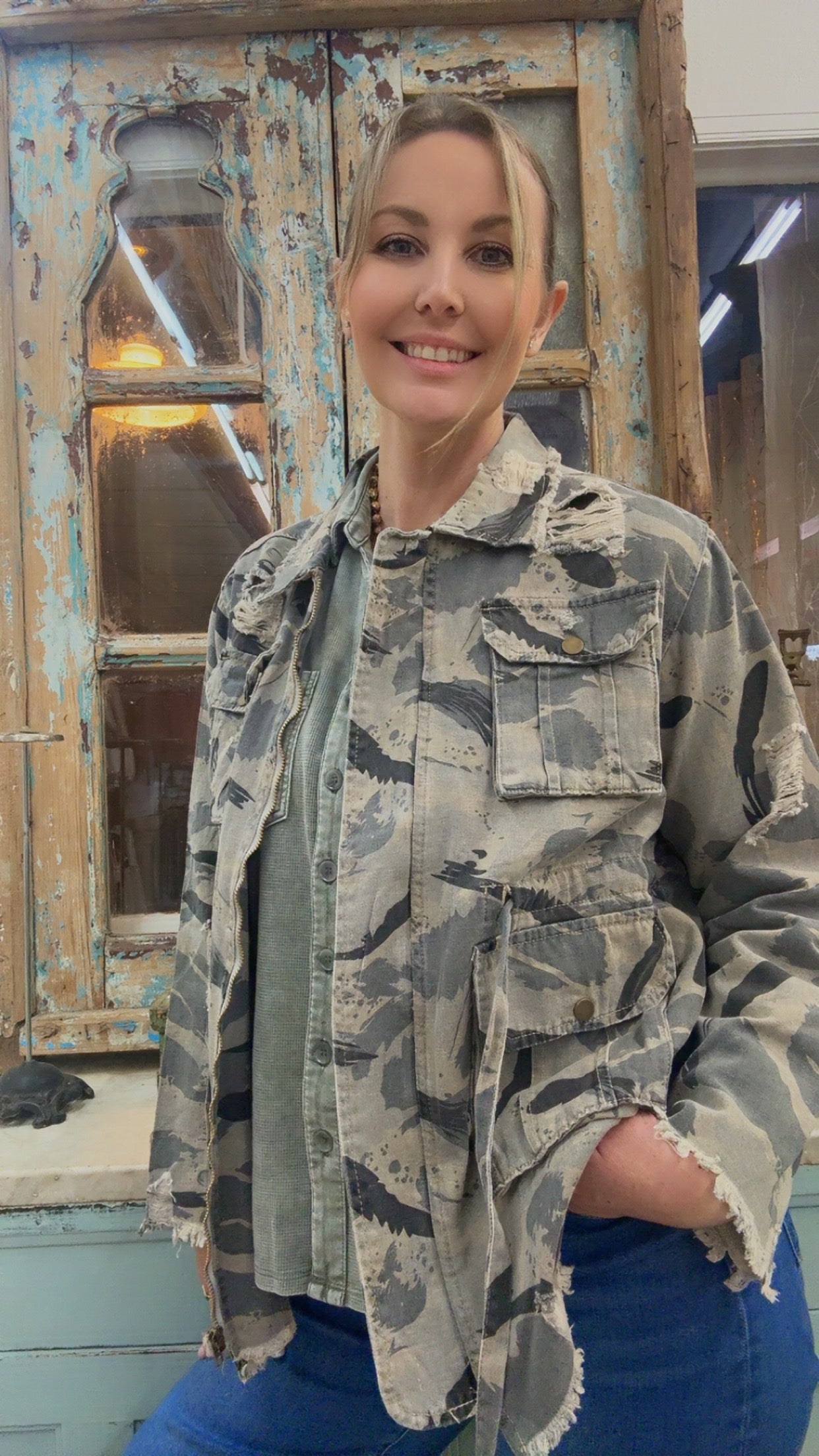 Zipper waist tie camo print jacket with pockets