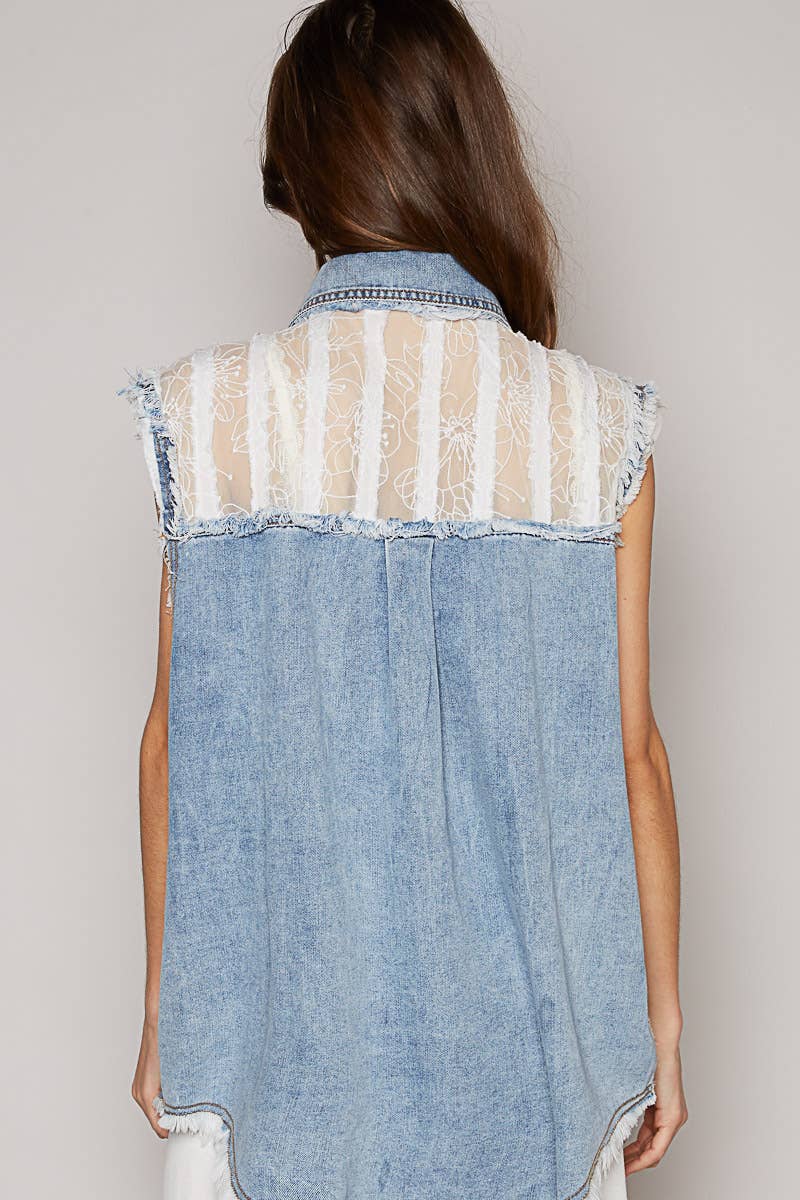 Sleeveless crochet lace floral patch denim jacket