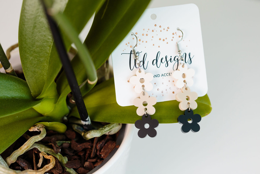 Neutral flower earrings