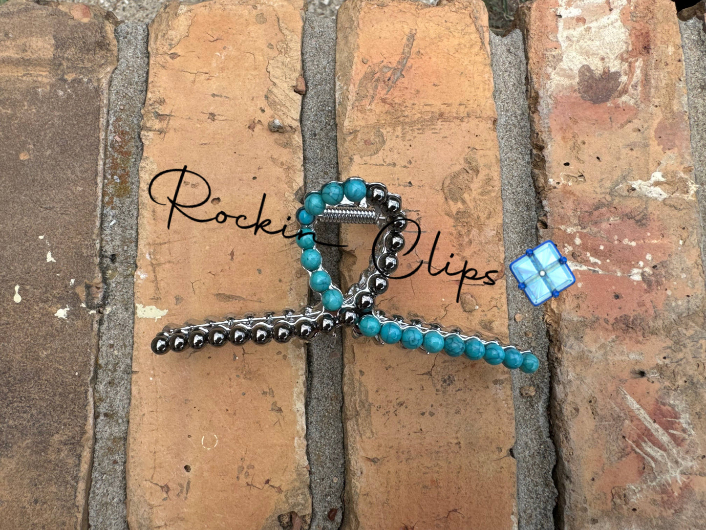 HALF PEARL/HALF TURQUOISE METAL CLAW CLIP