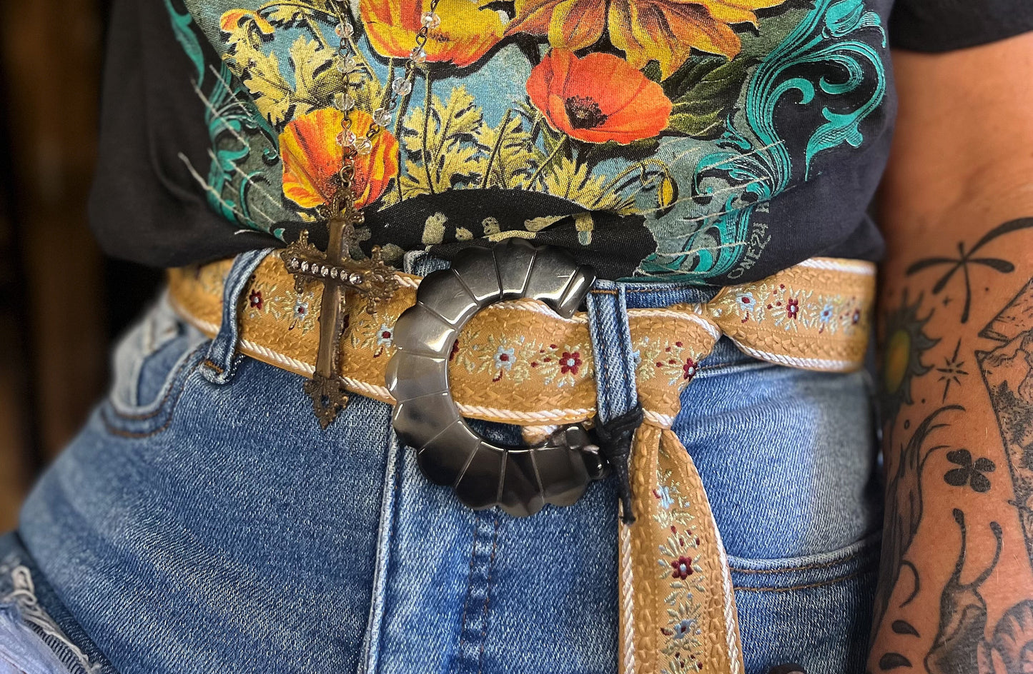 Floral pattern unique buckle casual belt