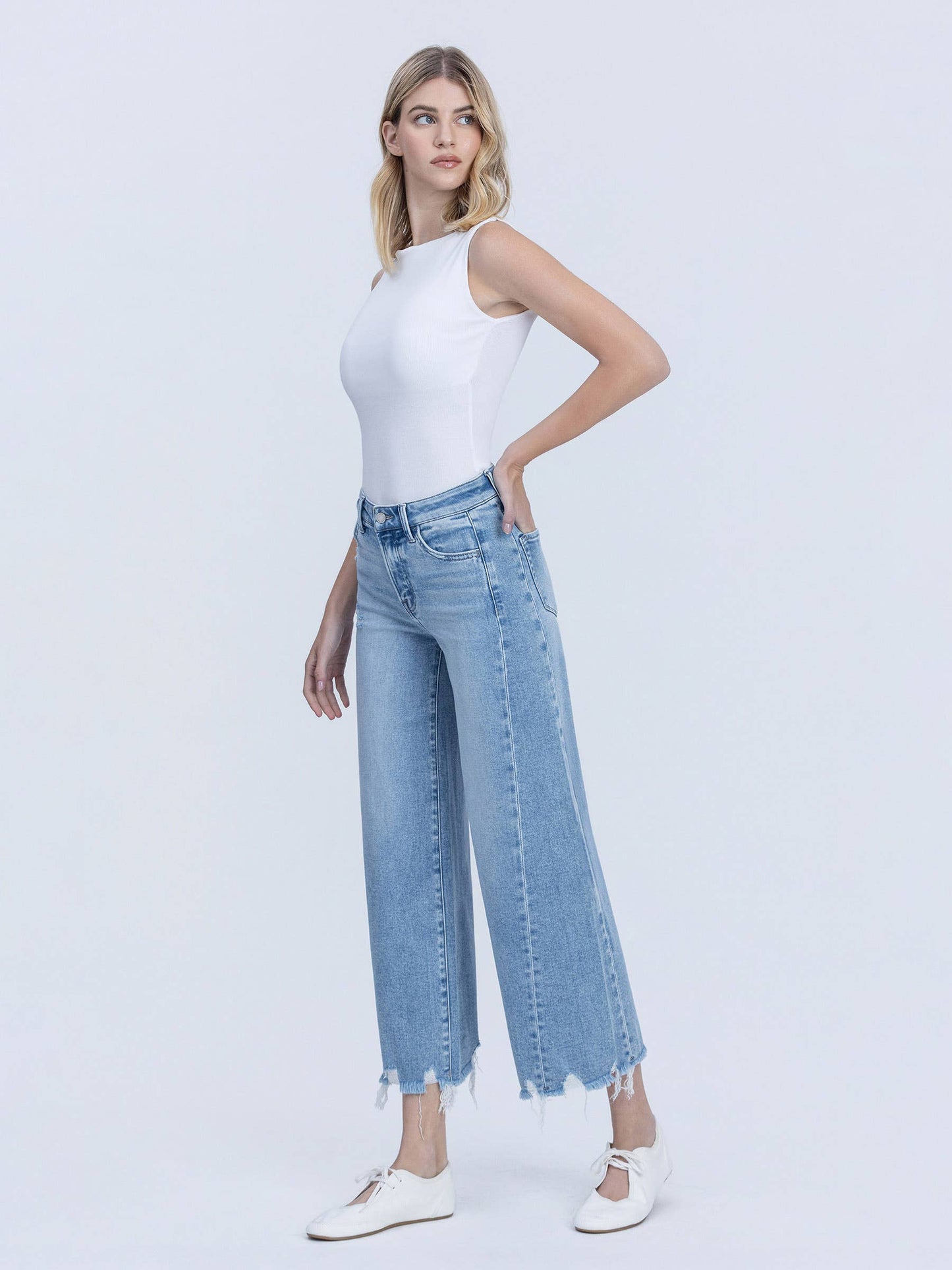 HIGH RISE MEDIUM LIGHT SIDE PANEL CROP WIDE JEANS T7296