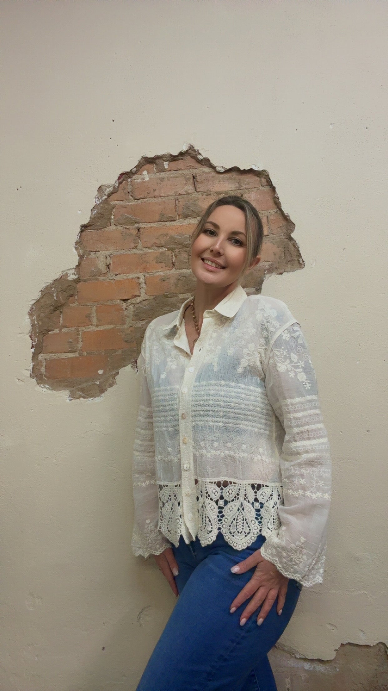 LONG SLEEVES CROCHET SCALLOP HEMS SHIRT