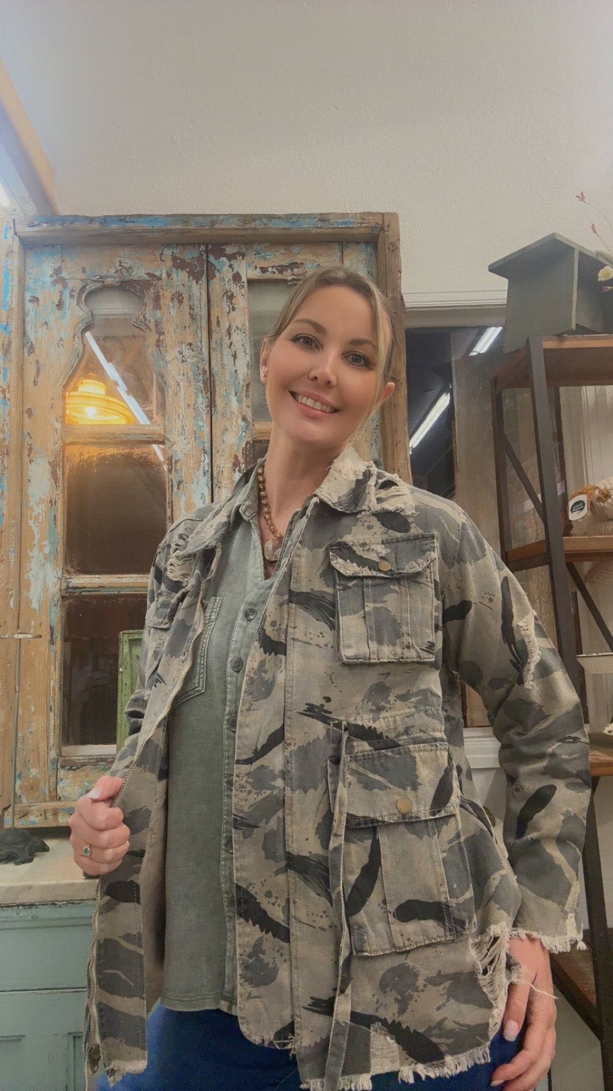 Zipper waist tie camo print jacket with pockets