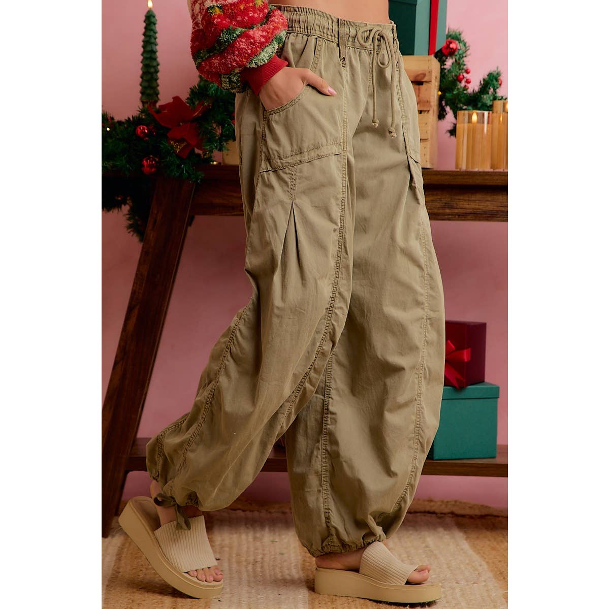 RELAXED FIT ELASTIC WAIST DRAWSTRING CARGO PANTS