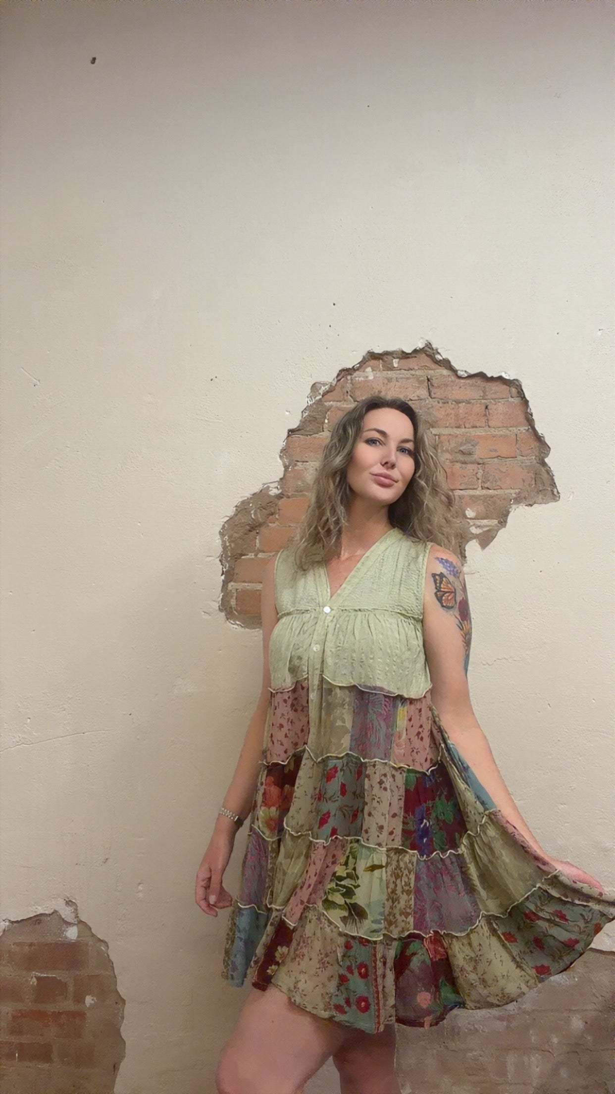 V-Neck Patchwork Tiered Sleeveless Jhabla Moss Color Top