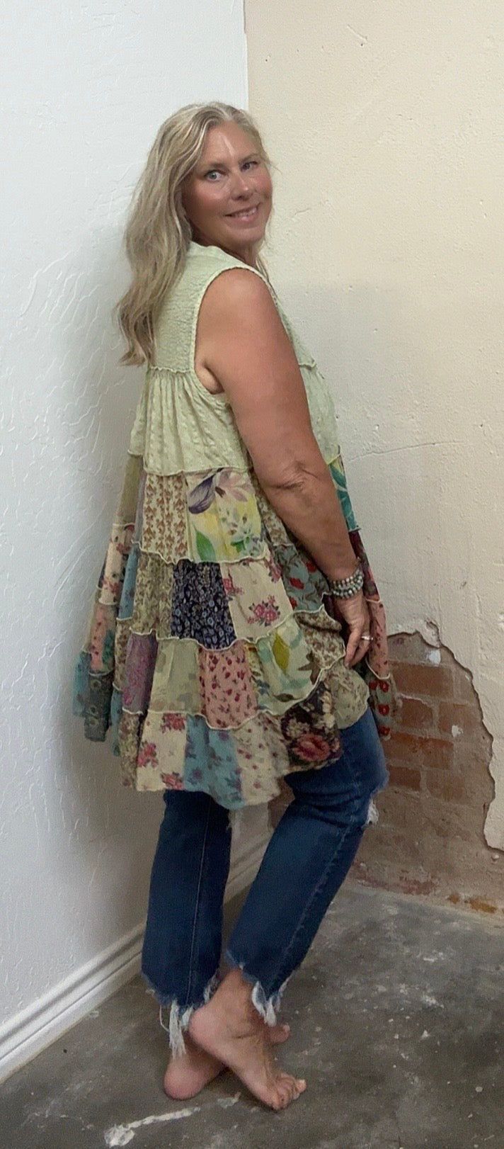 V-Neck Patchwork Tiered Sleeveless Jhabla Moss Color Top