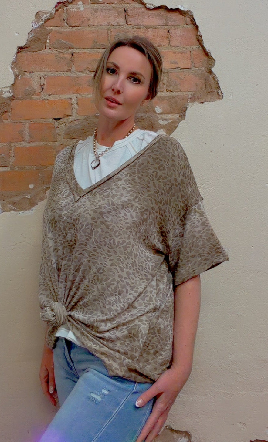 V Neck Short Sleeve Leopard Printed Top