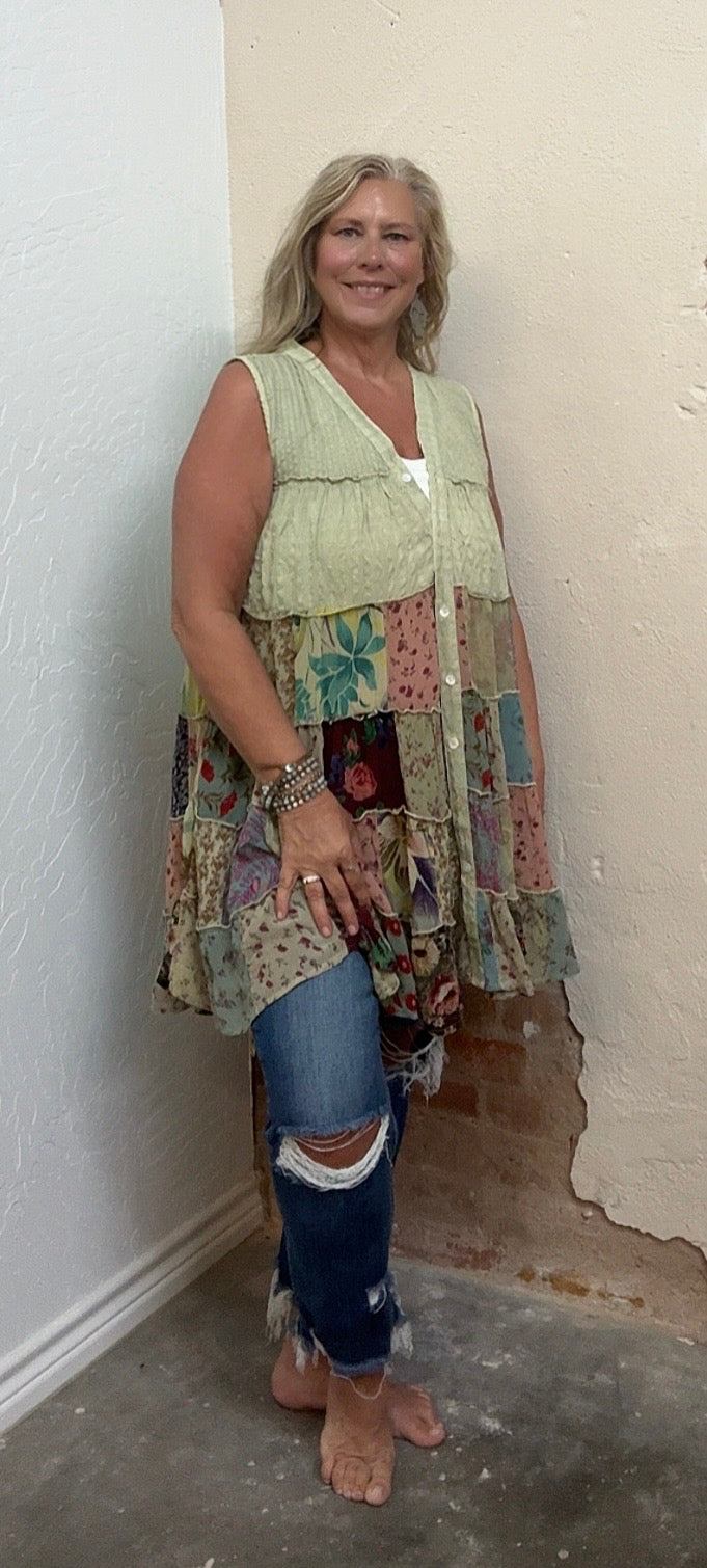V-Neck Patchwork Tiered Sleeveless Jhabla Moss Color Top