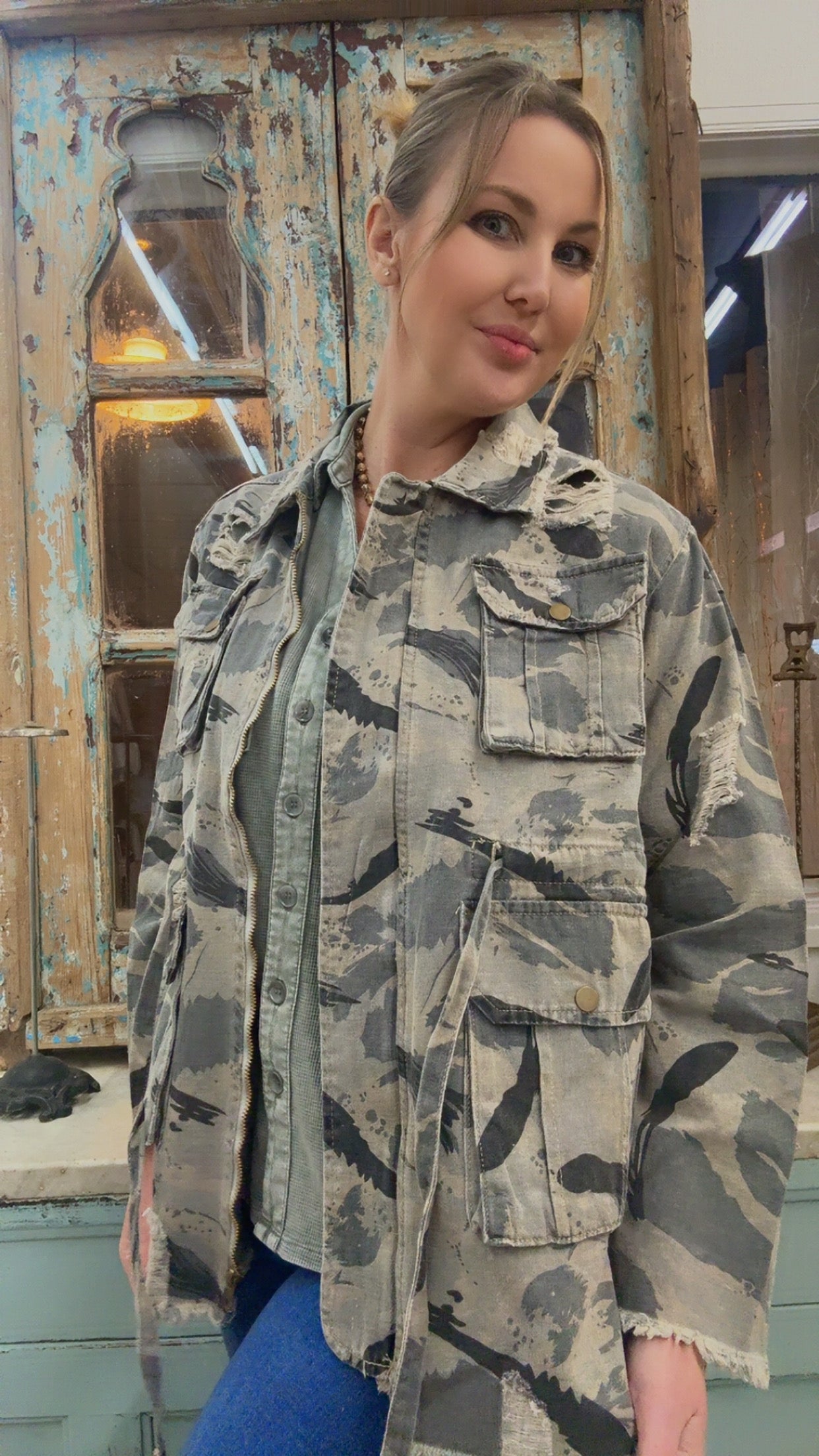 Zipper waist tie camo print jacket with pockets