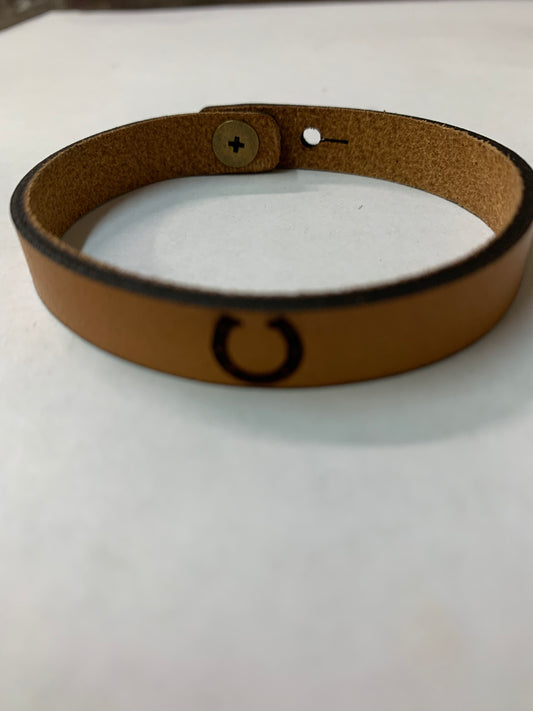 Horseshoe single leather bracelet