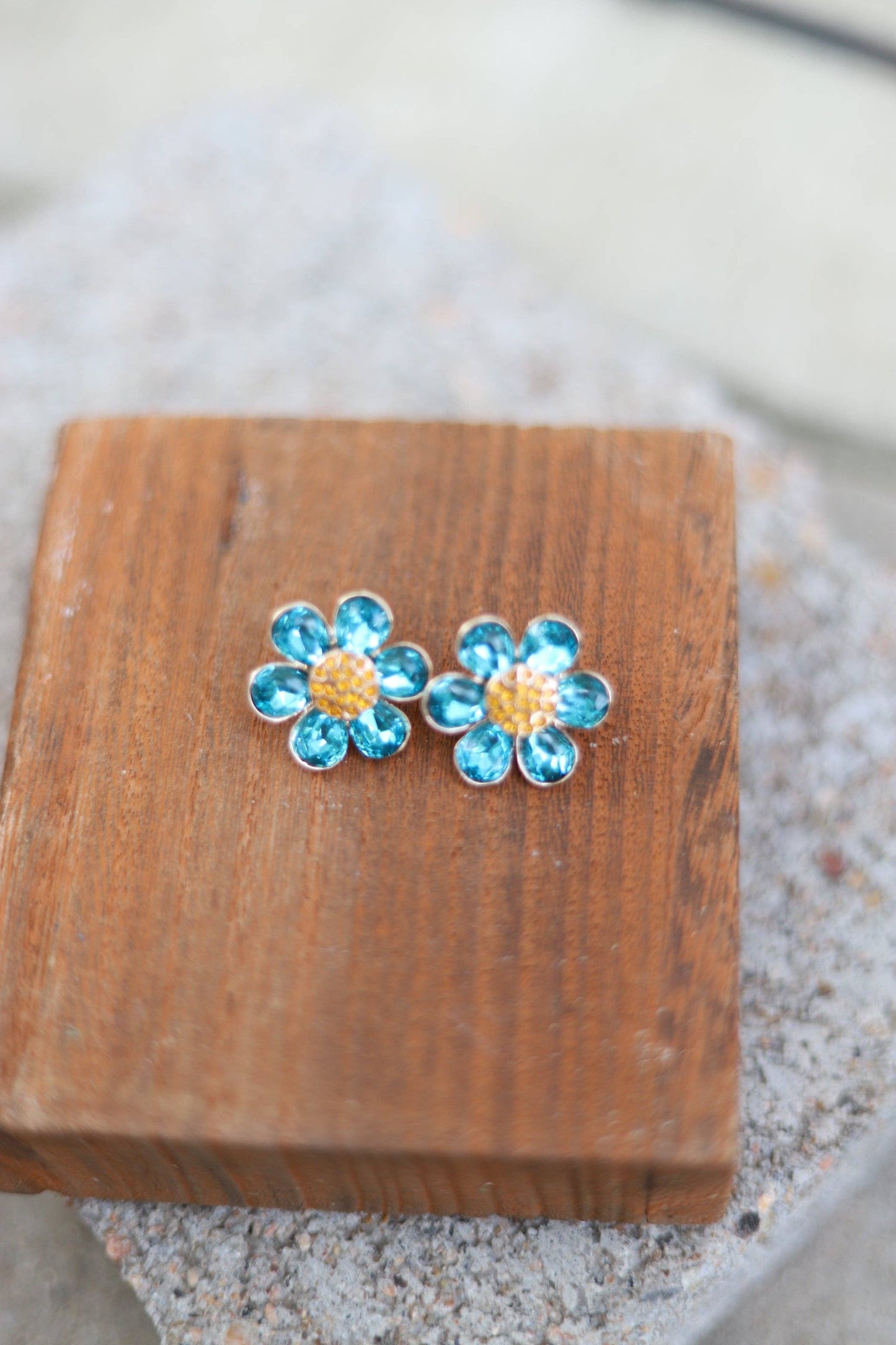 CRYSTAL FLOWER STUD Earring