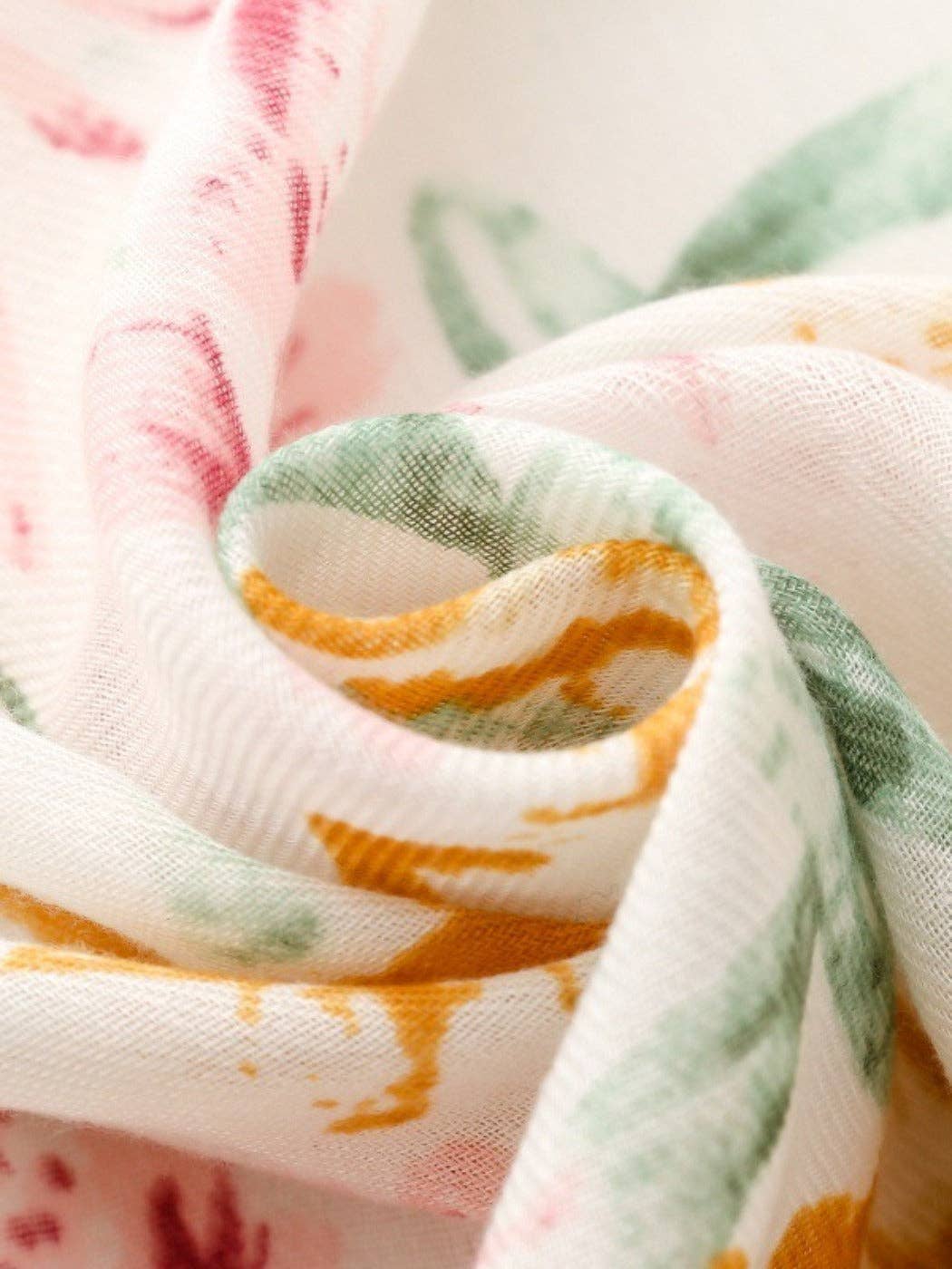 Scarvii - Elegant Scarf with Floral Leaf Print