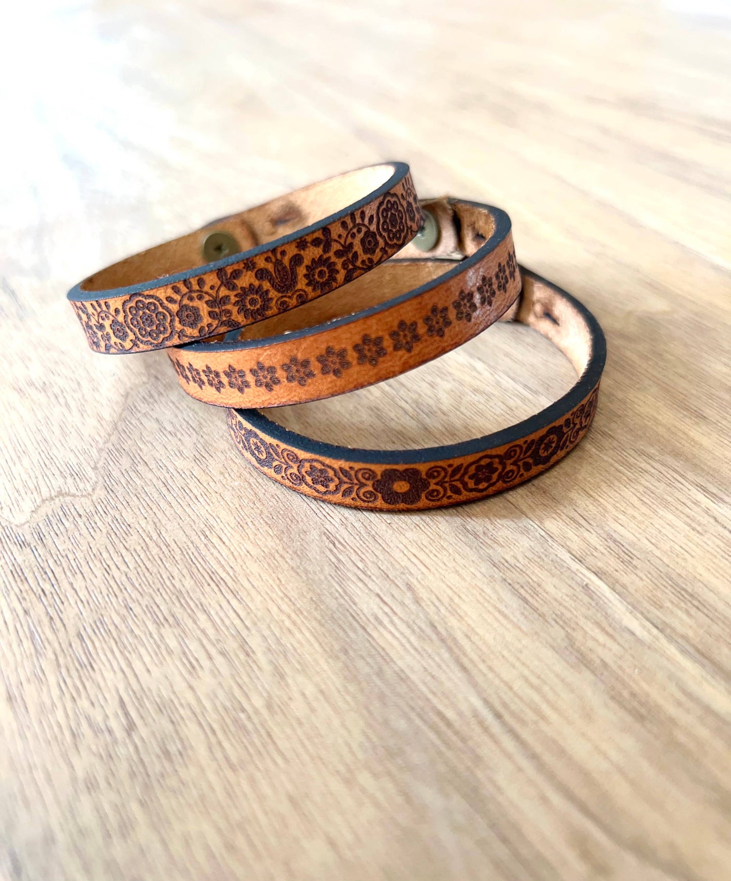 Vintage Style Thin Leather Bracelet