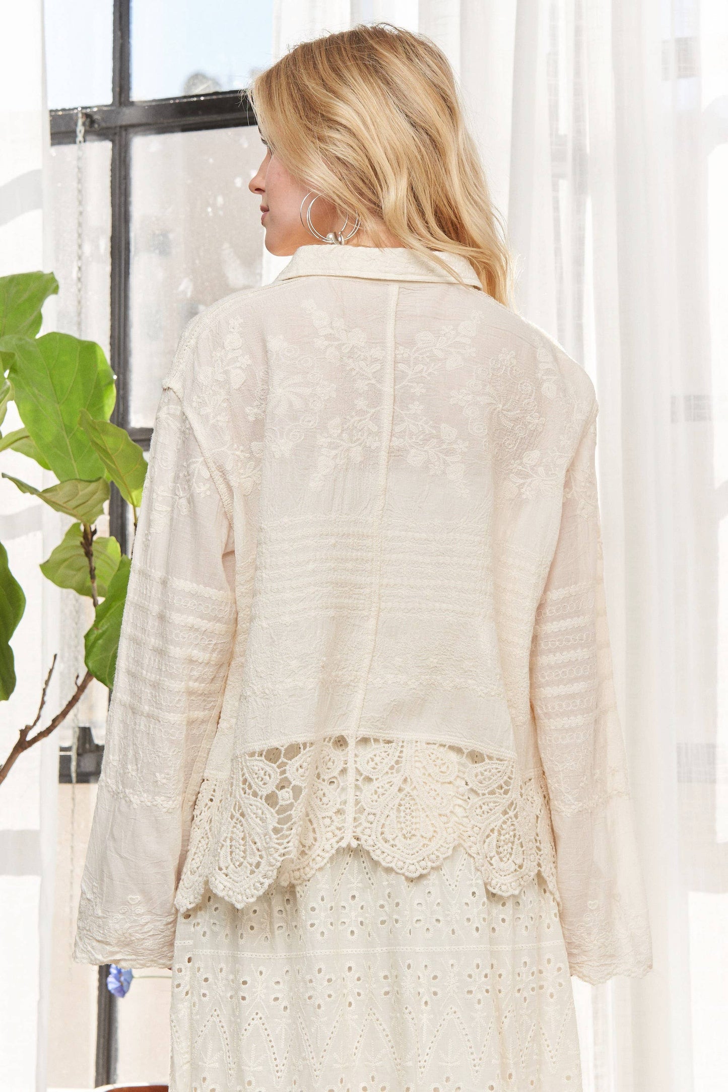 LONG SLEEVES CROCHET SCALLOP HEMS SHIRT