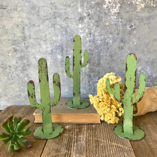 Free standing cacti on base