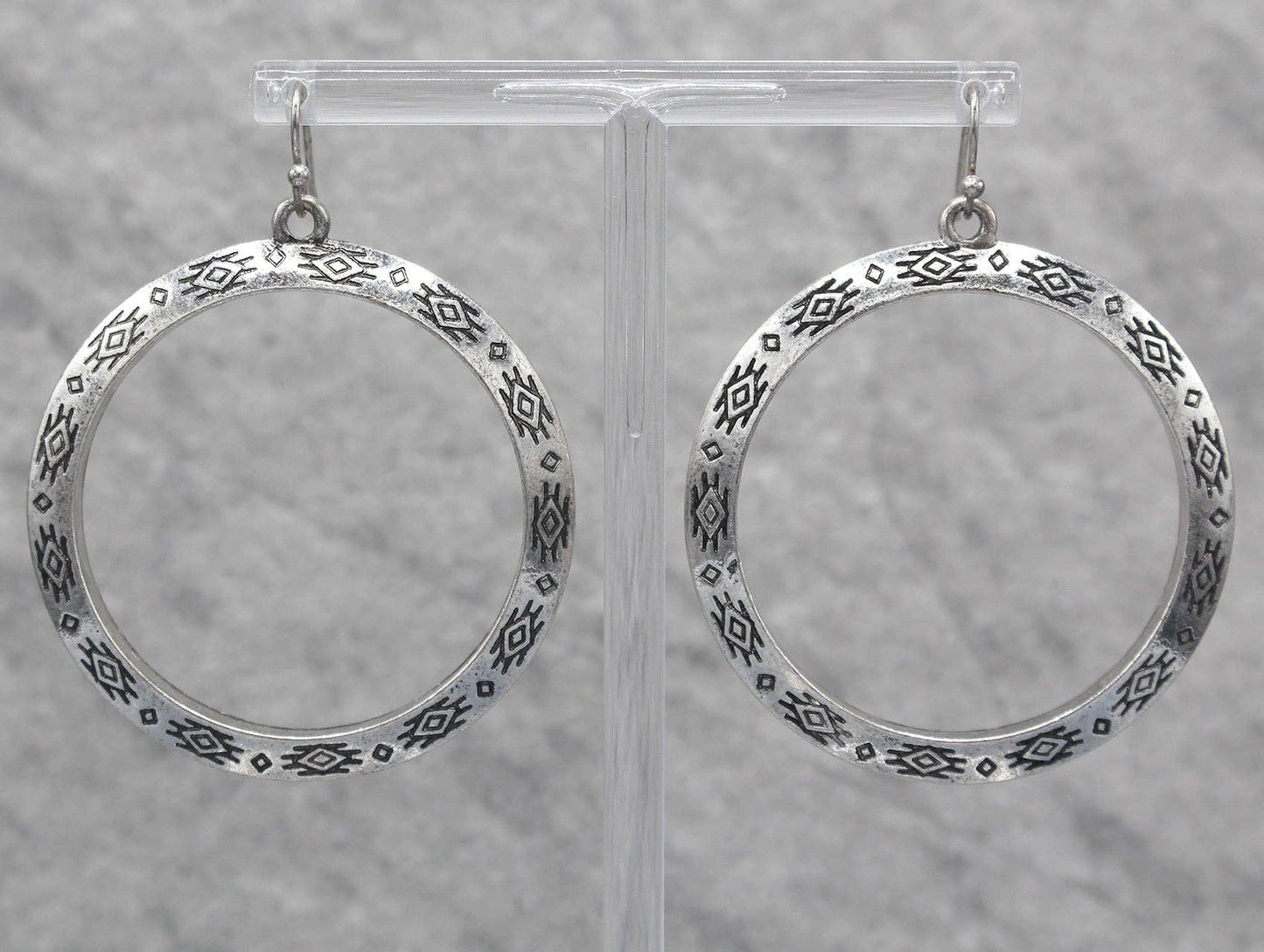 WESTERN TEXTURE ENGRAVED SILVER HOOP ER