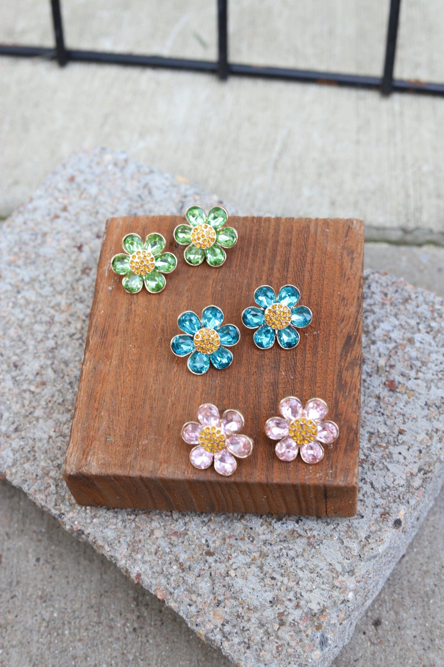 CRYSTAL FLOWER STUD Earring