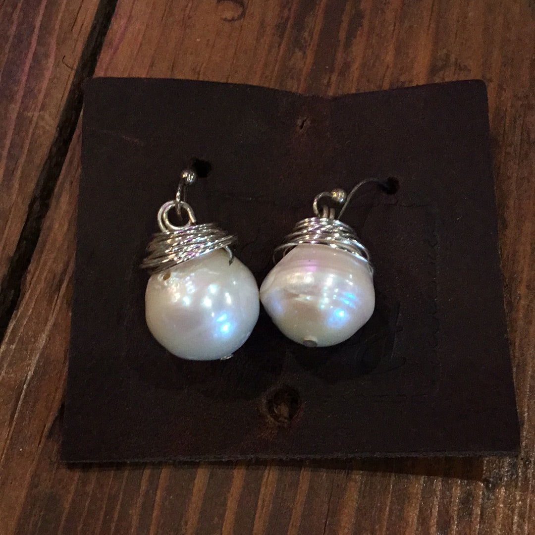 Fresh water pearl earrings